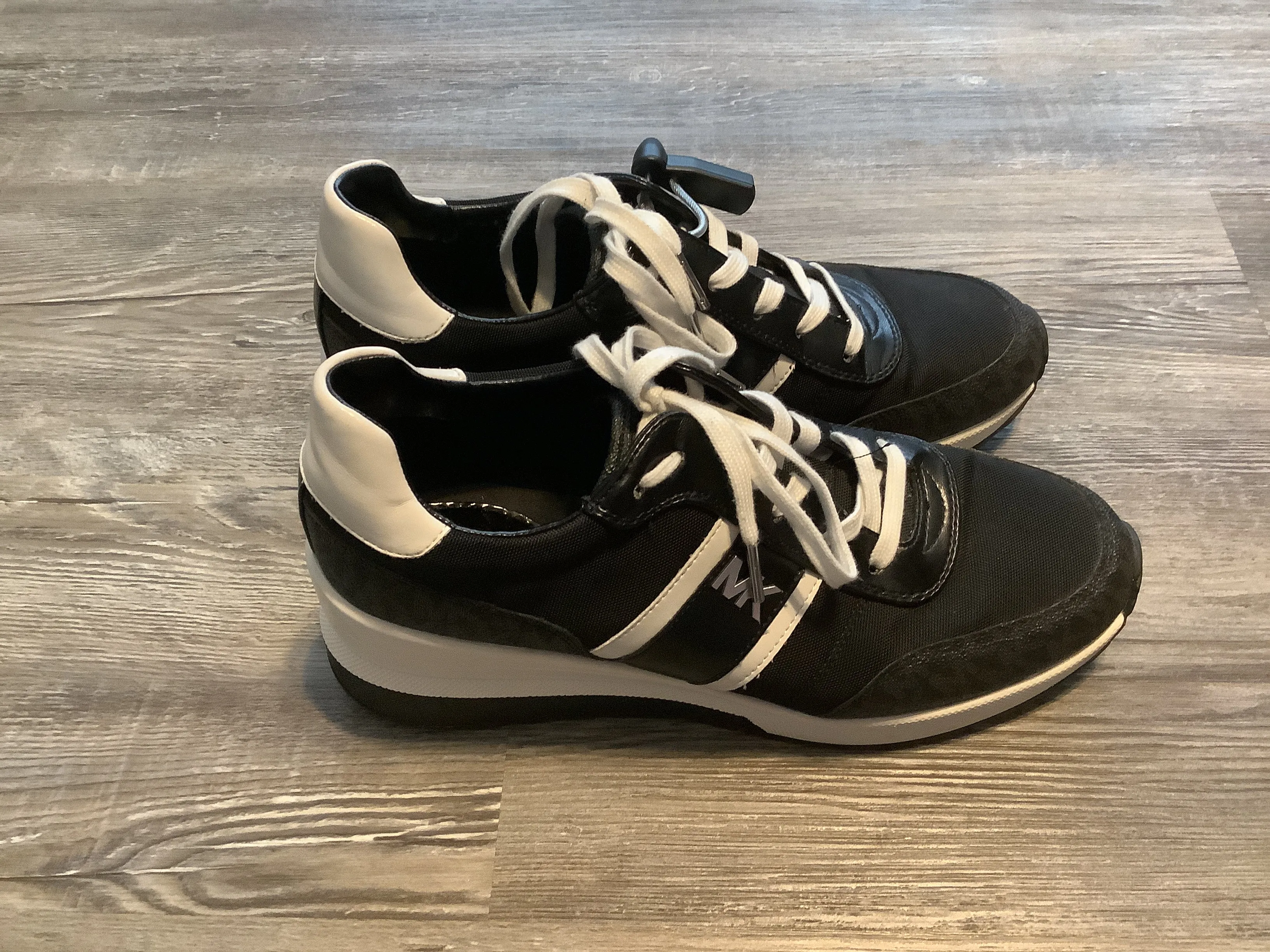 Black & White Shoes Sneakers Michael Kors, Size 10