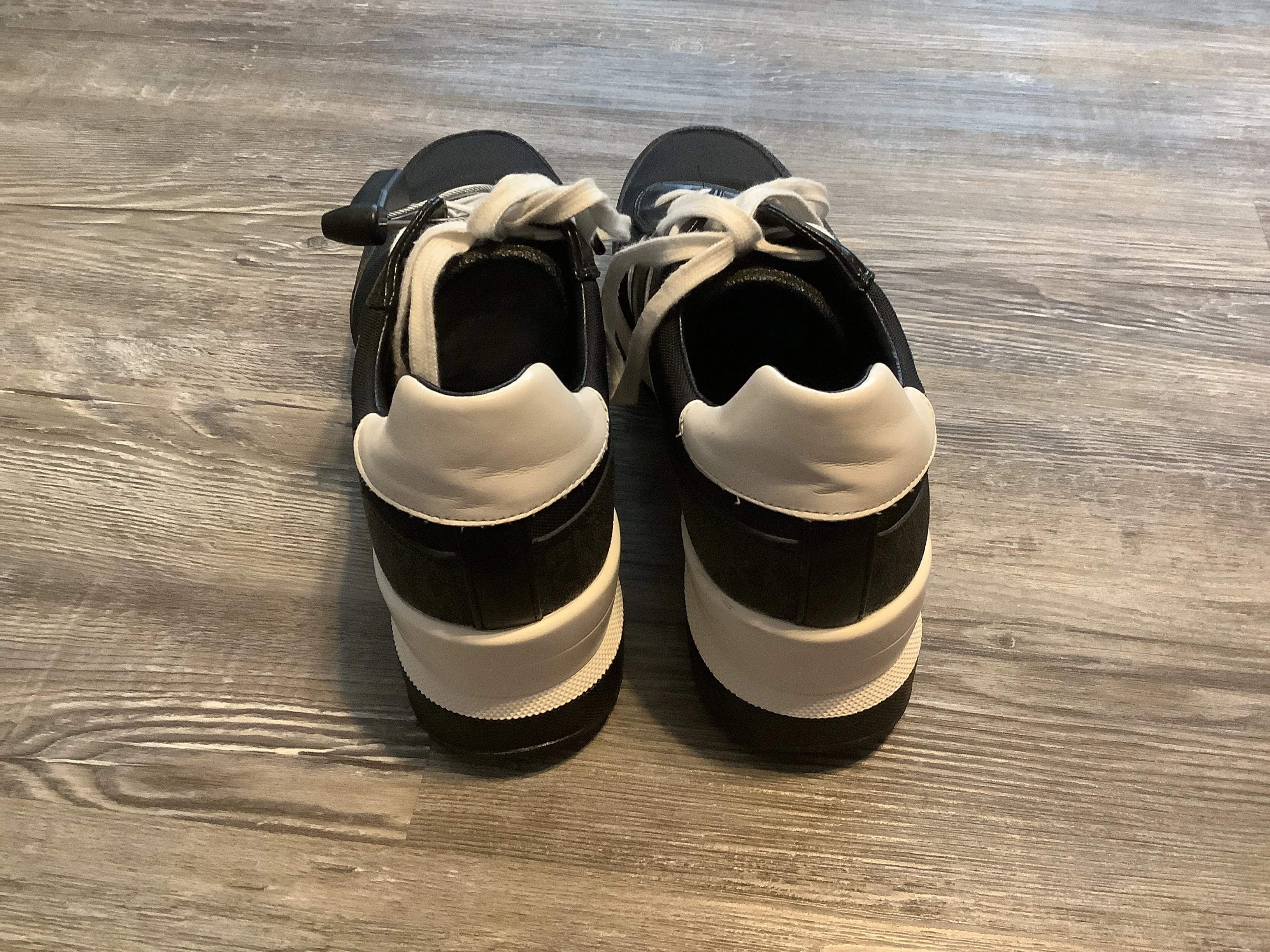 Black & White Shoes Sneakers Michael Kors, Size 10