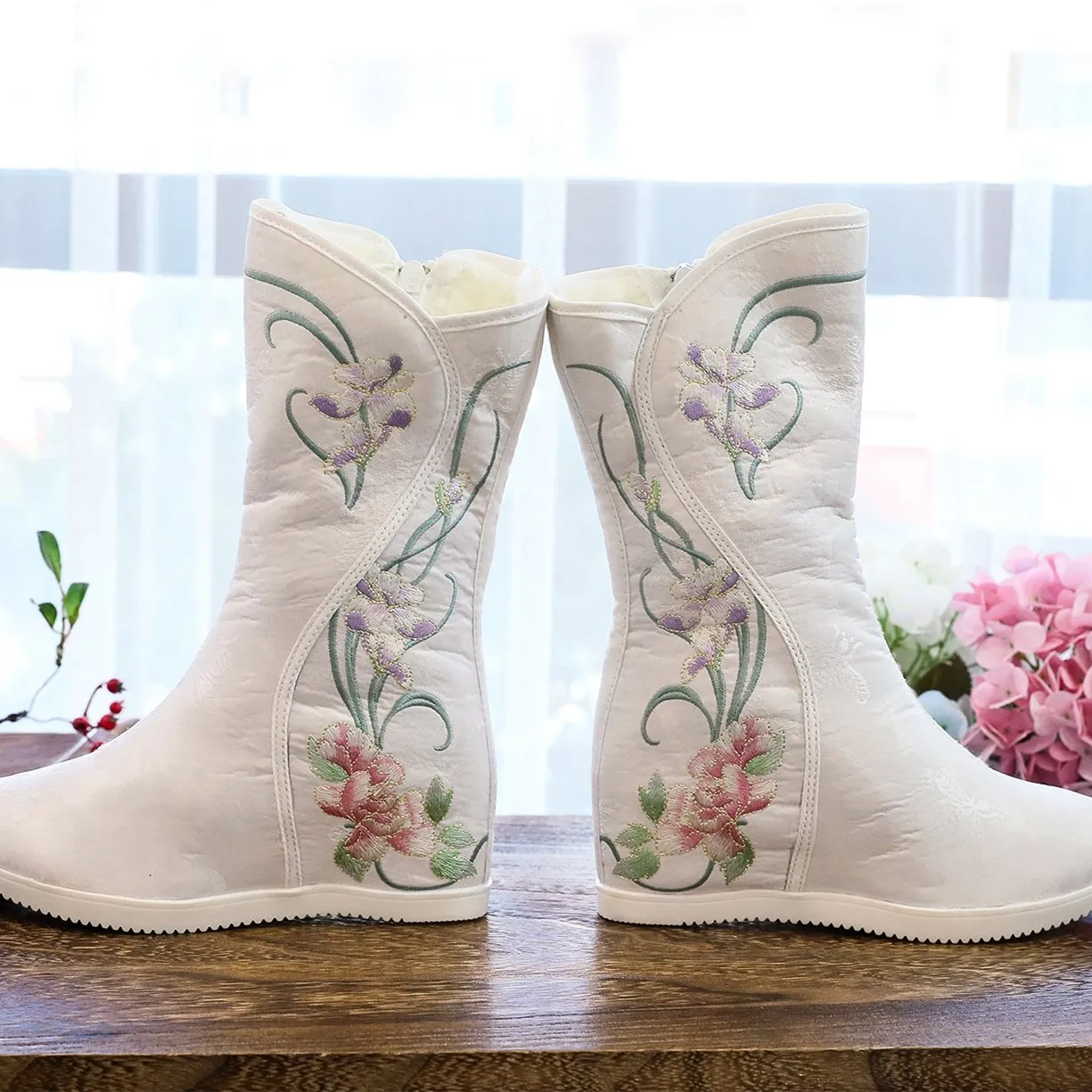 Women winter fashion embroidered flower faux fur mid calf boots