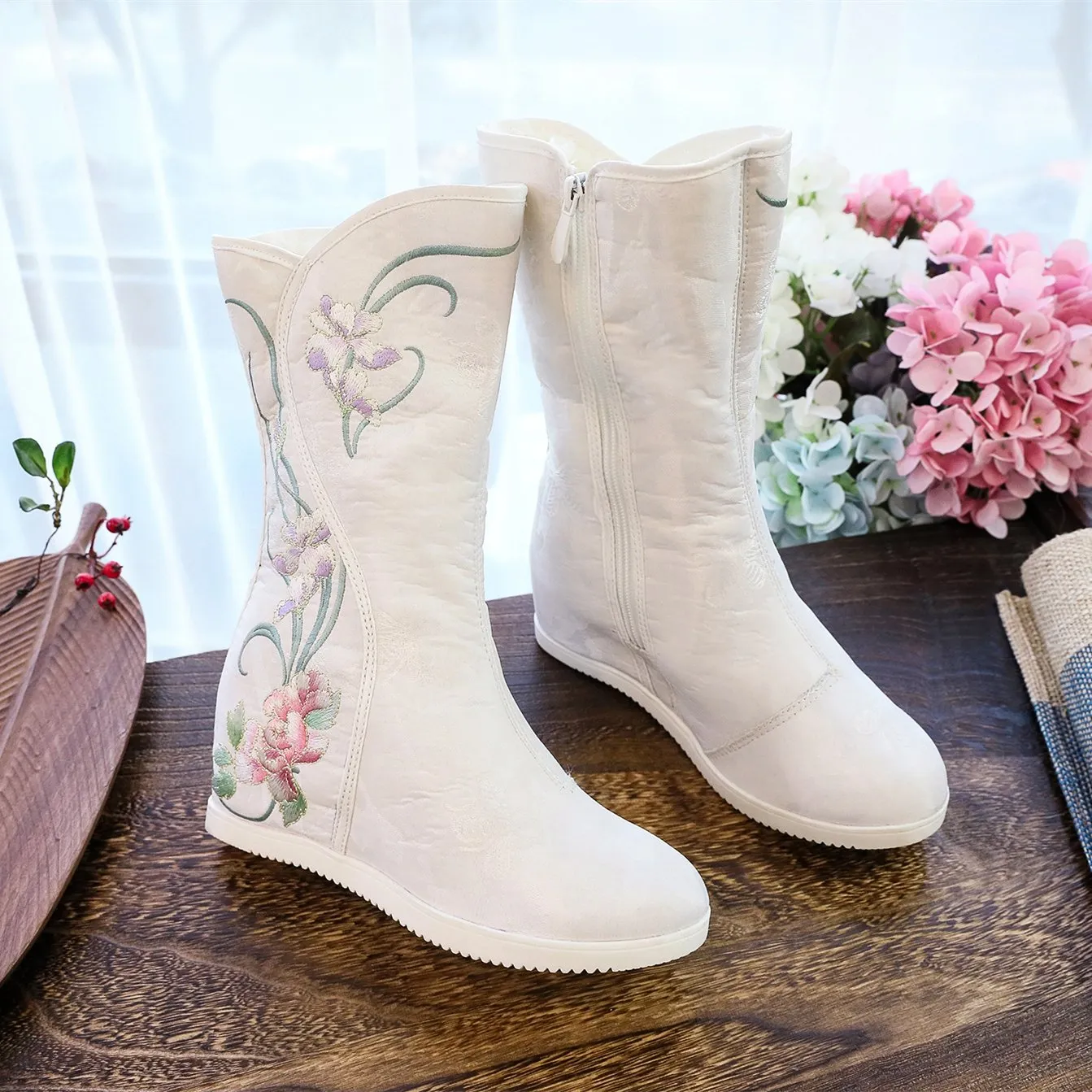 Women winter fashion embroidered flower faux fur mid calf boots