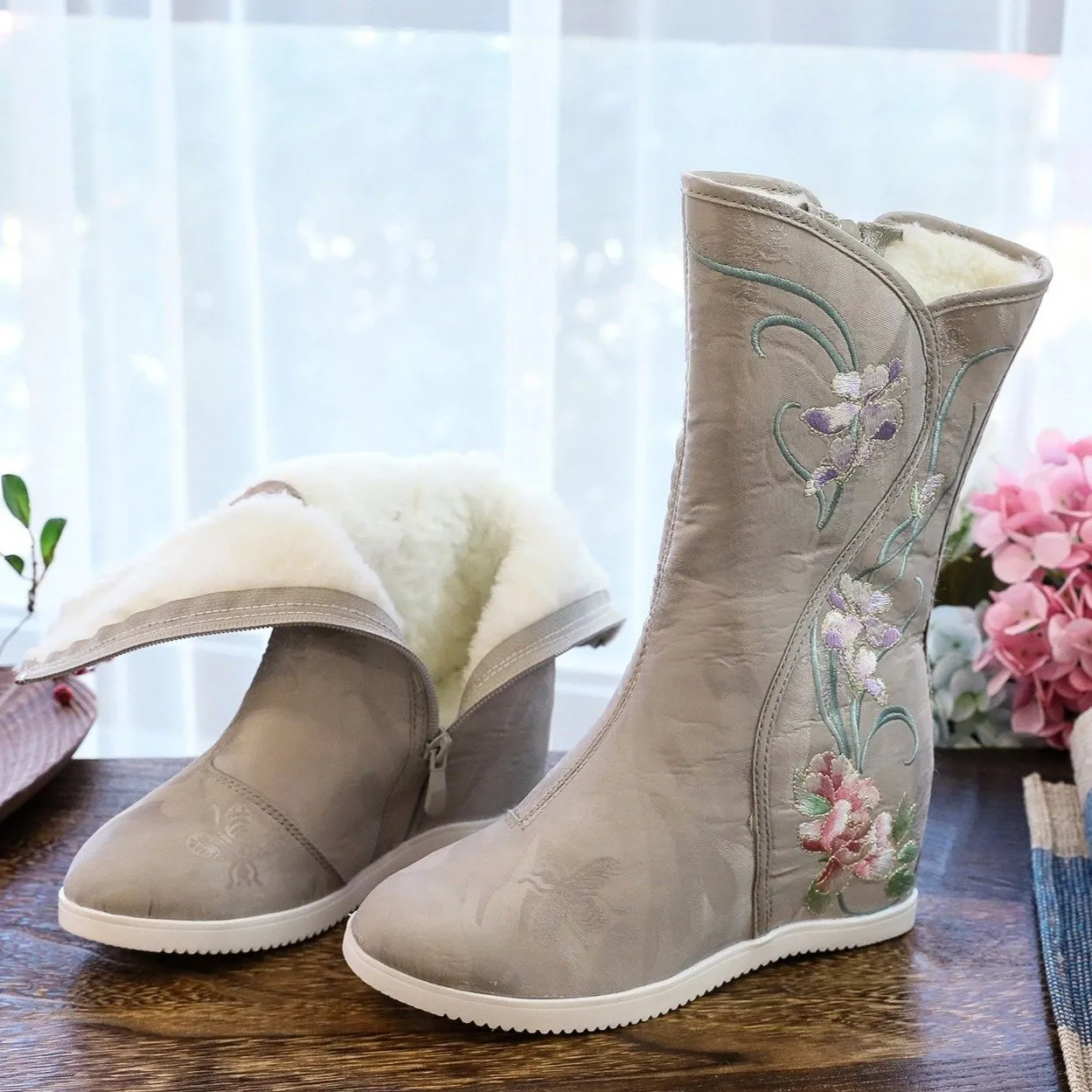 Women winter fashion embroidered flower faux fur mid calf boots