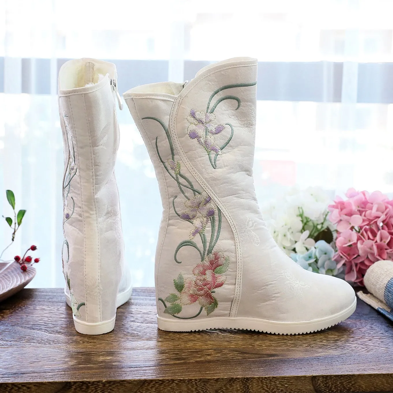 Women winter fashion embroidered flower faux fur mid calf boots