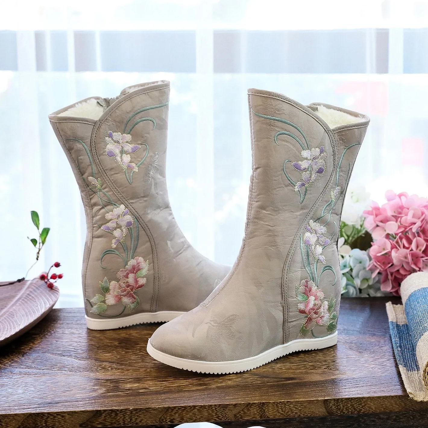 Women winter fashion embroidered flower faux fur mid calf boots