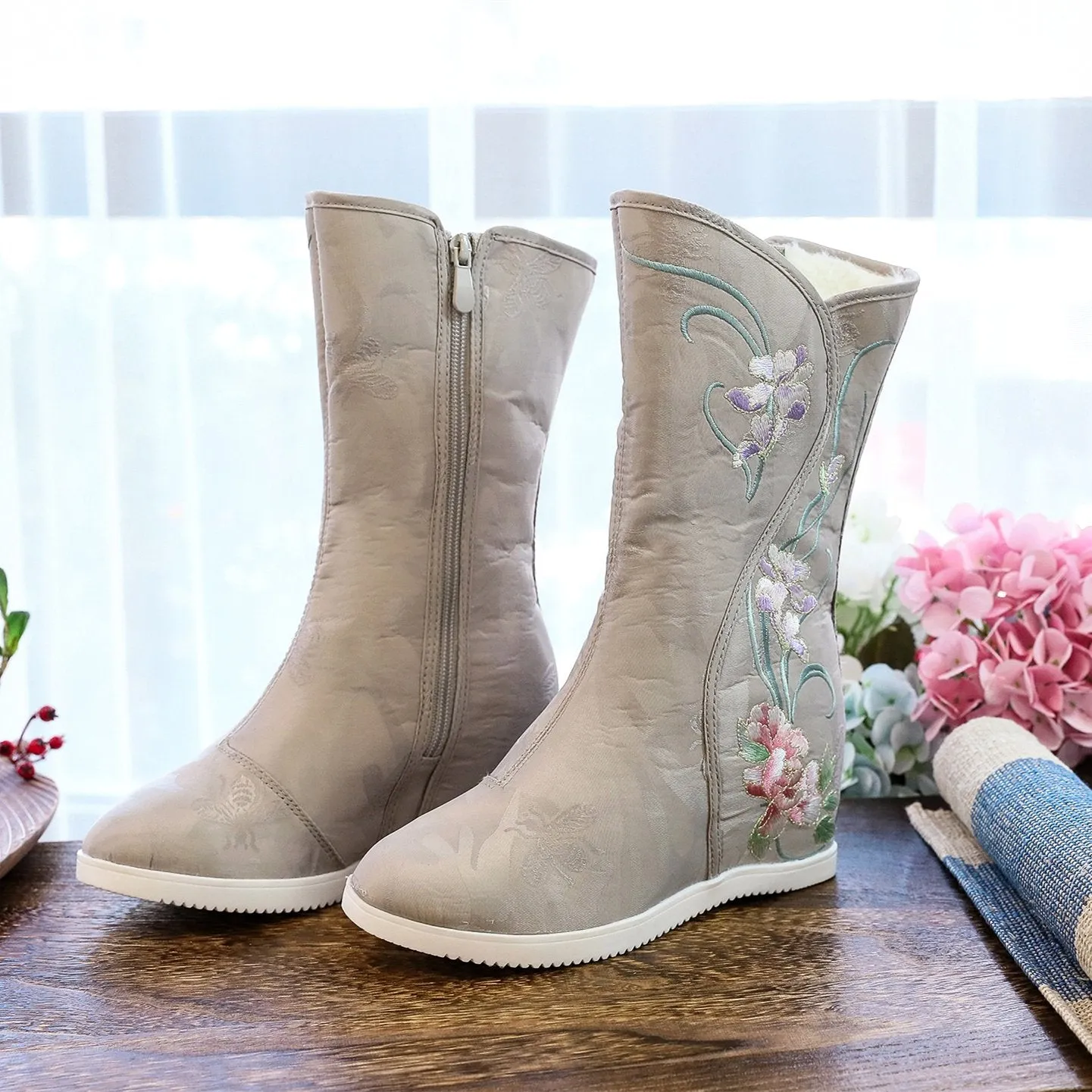 Women winter fashion embroidered flower faux fur mid calf boots