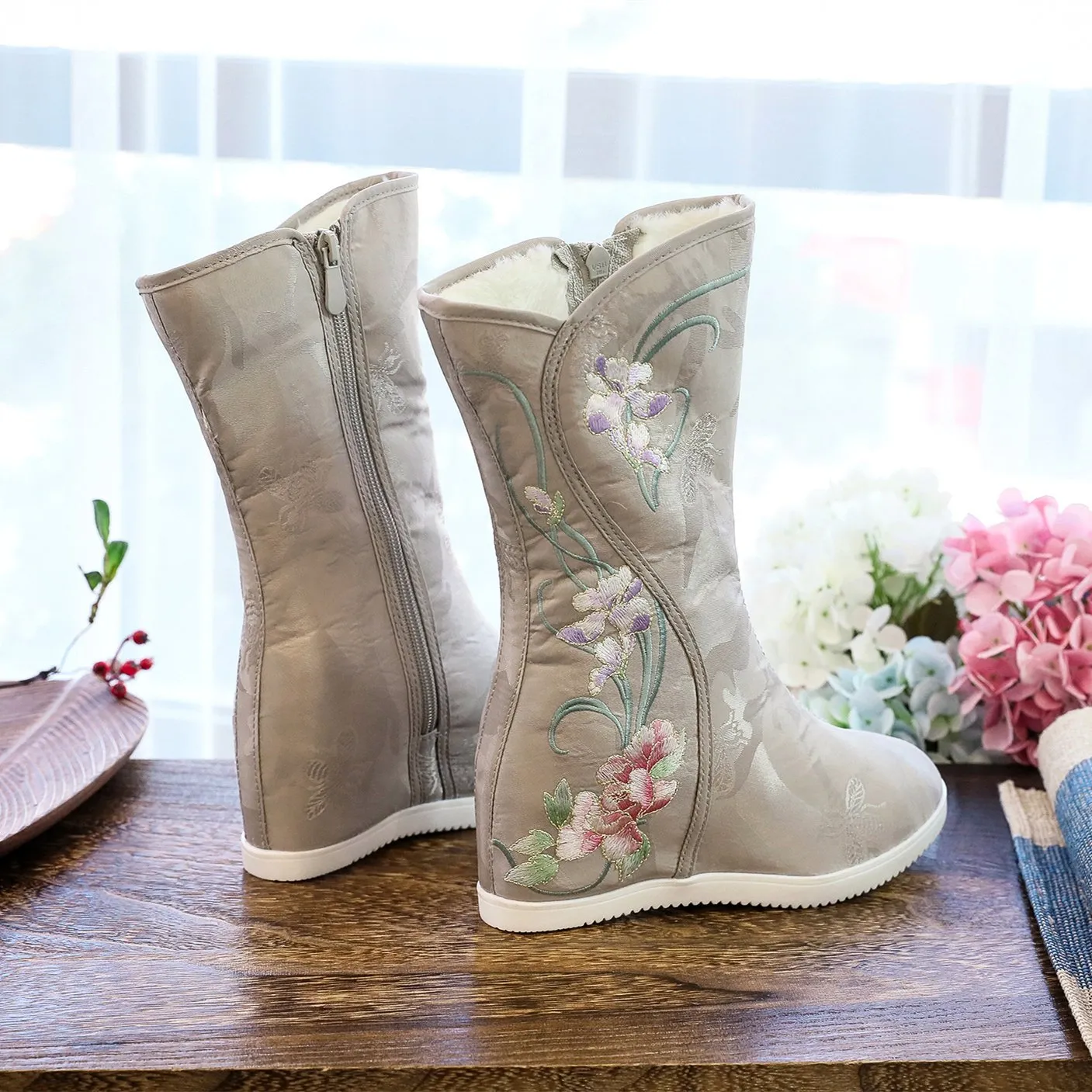 Women winter fashion embroidered flower faux fur mid calf boots